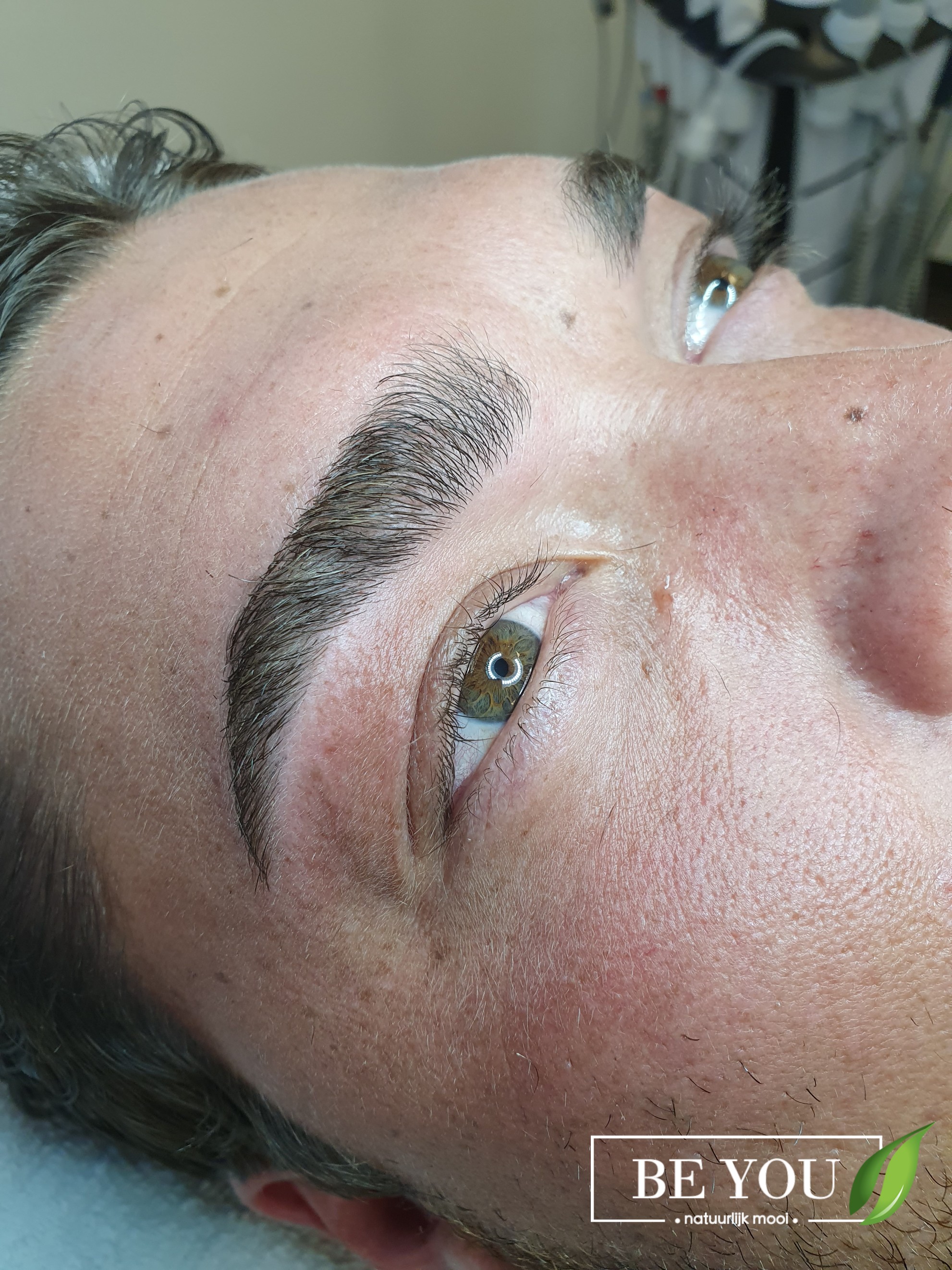 Wenkbrauwen epileren/ verven